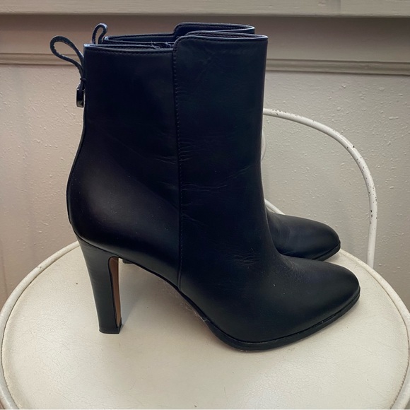 Elegant Black Leather Ankle Boots - Picture 7 of 8